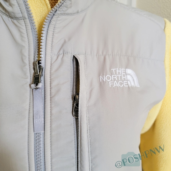 The North Face Retro Denali Zip-Up Fleece - Picture 3 of 14